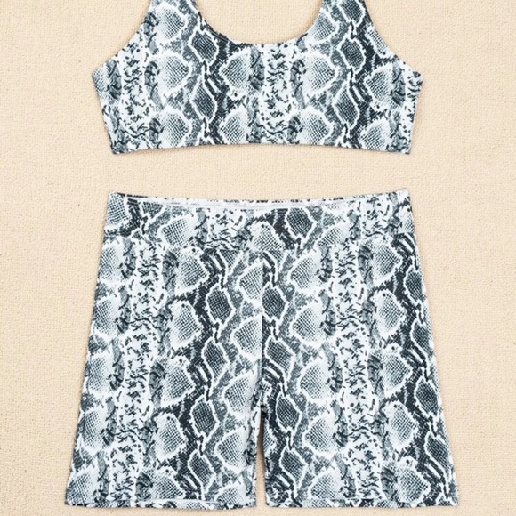Snakeskin 2-piece set .. - Picture 4 of 6